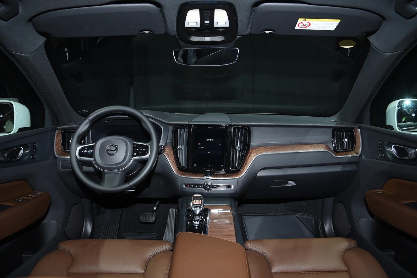 فولفو XC60 - هجينة PHEV