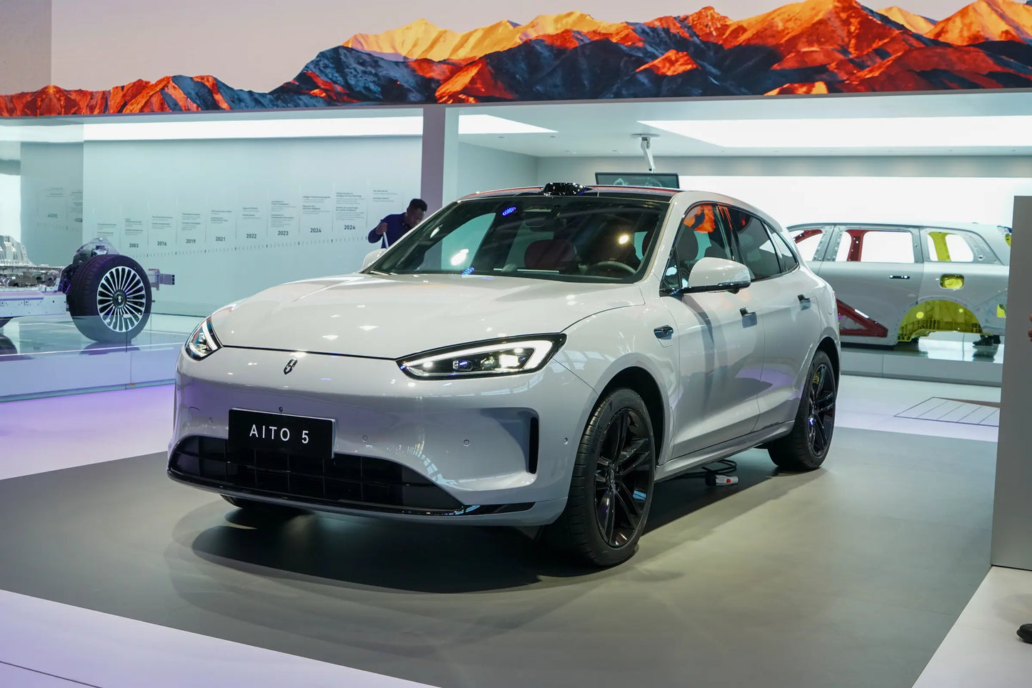سيريس أوتو AITO M5-هايبرد REEV