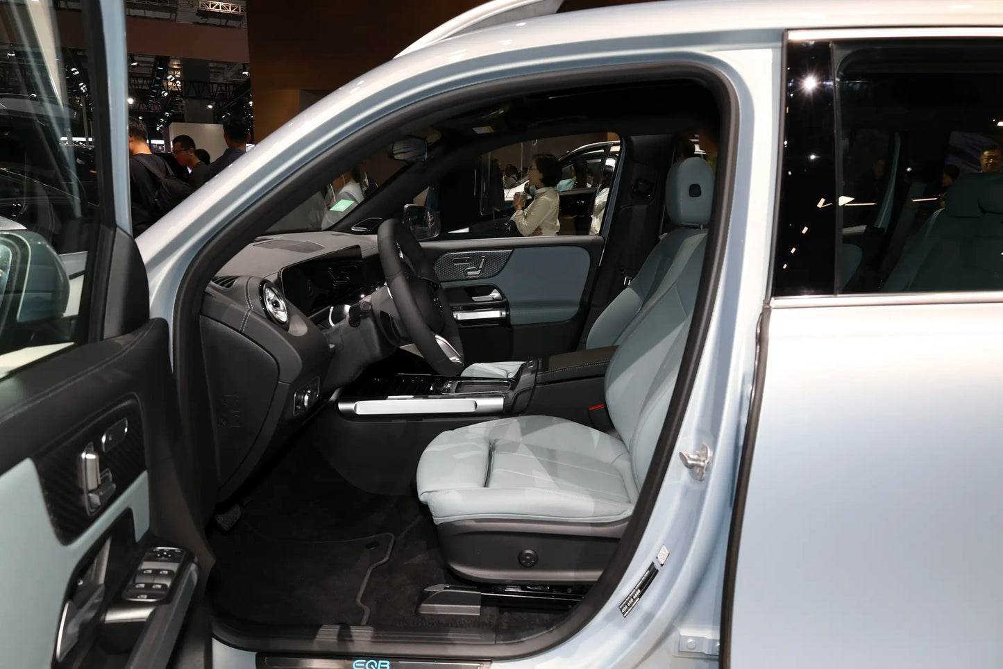 Пекинский Benz EQB