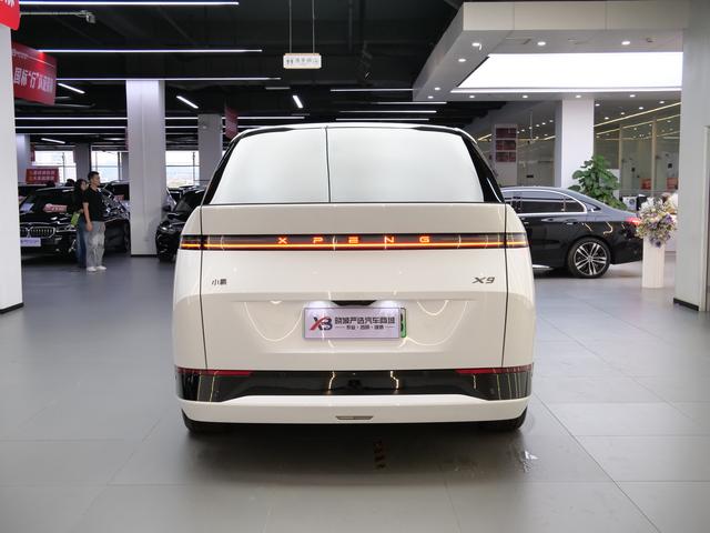 Certificated Pre-Owned XPENG X9 2025 All-Electric 650 Long-Range Maxu21717519