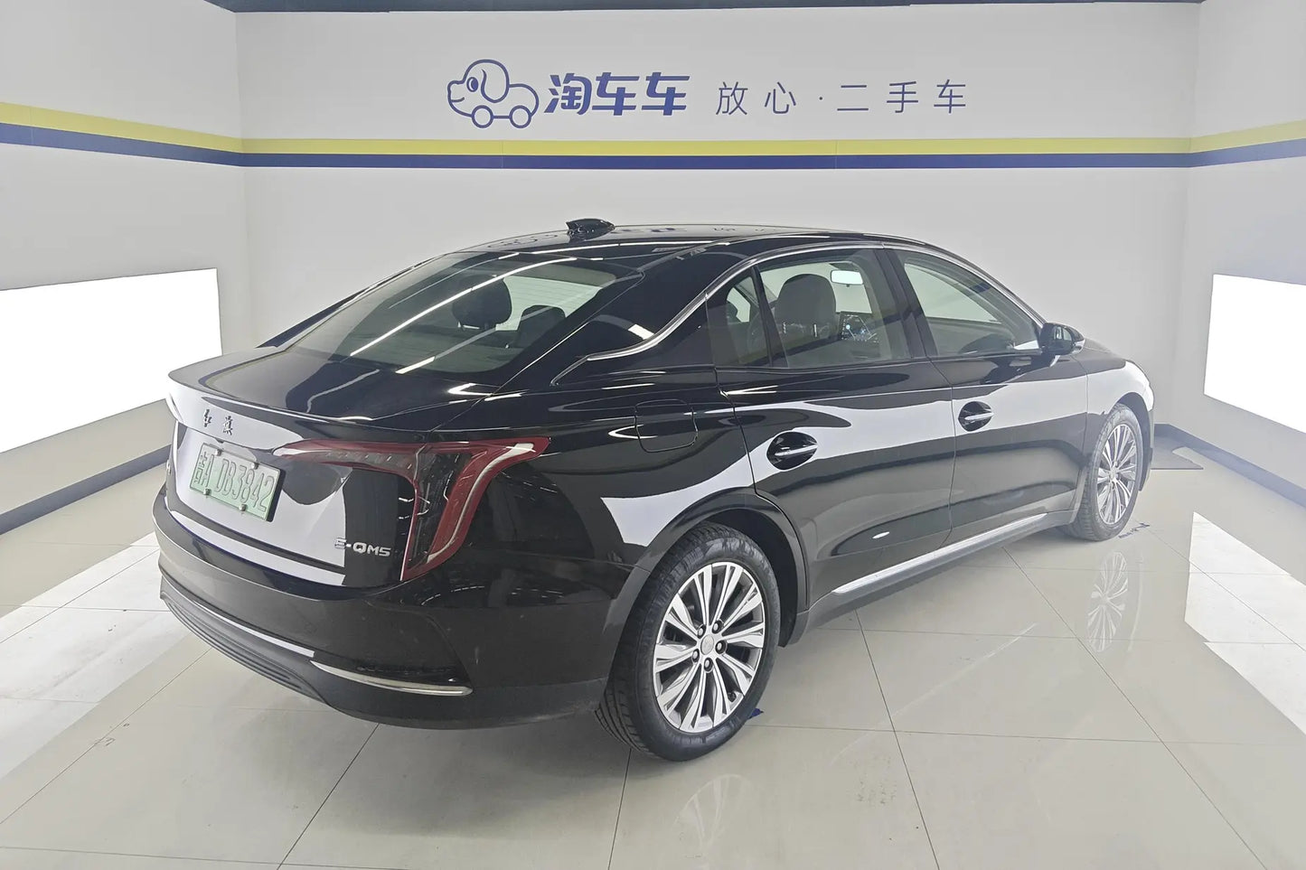 Certificated Pre-Owned Hongqi E-QM5 2022 Edition 431km Charging Enjoyment Version 5-Seater -u22560675