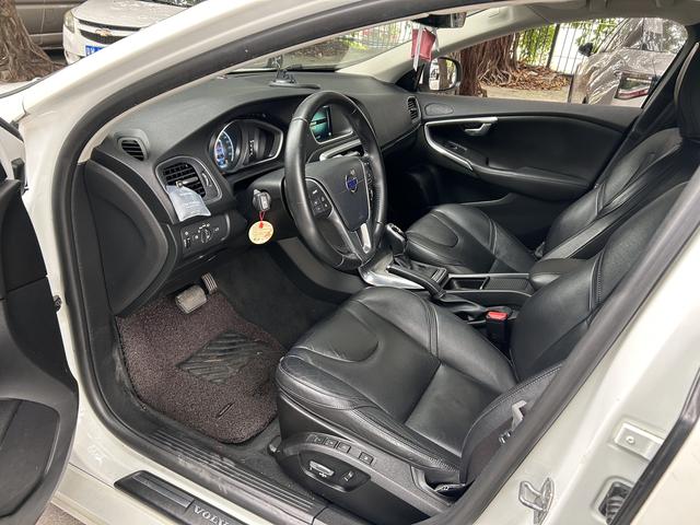 Certificated Pre-Owned Volvo V40 2016 T3 Inscription Edition - u21827177