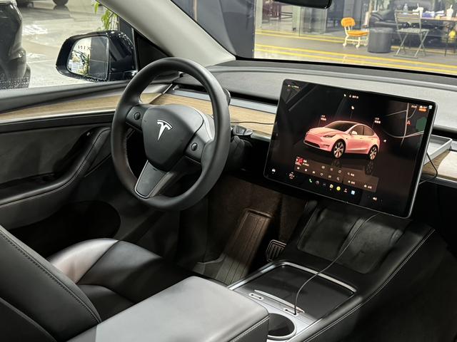 Pre-Owned Tesla Model Y 2022 Rear-Wheel Drive Version