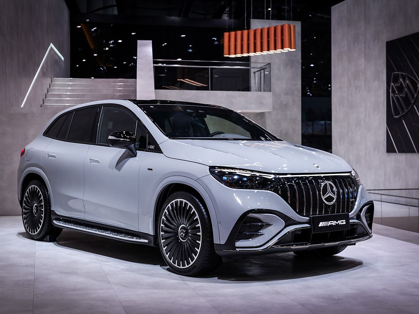 مرسيدس-AMG بنز EQE SUV AMG