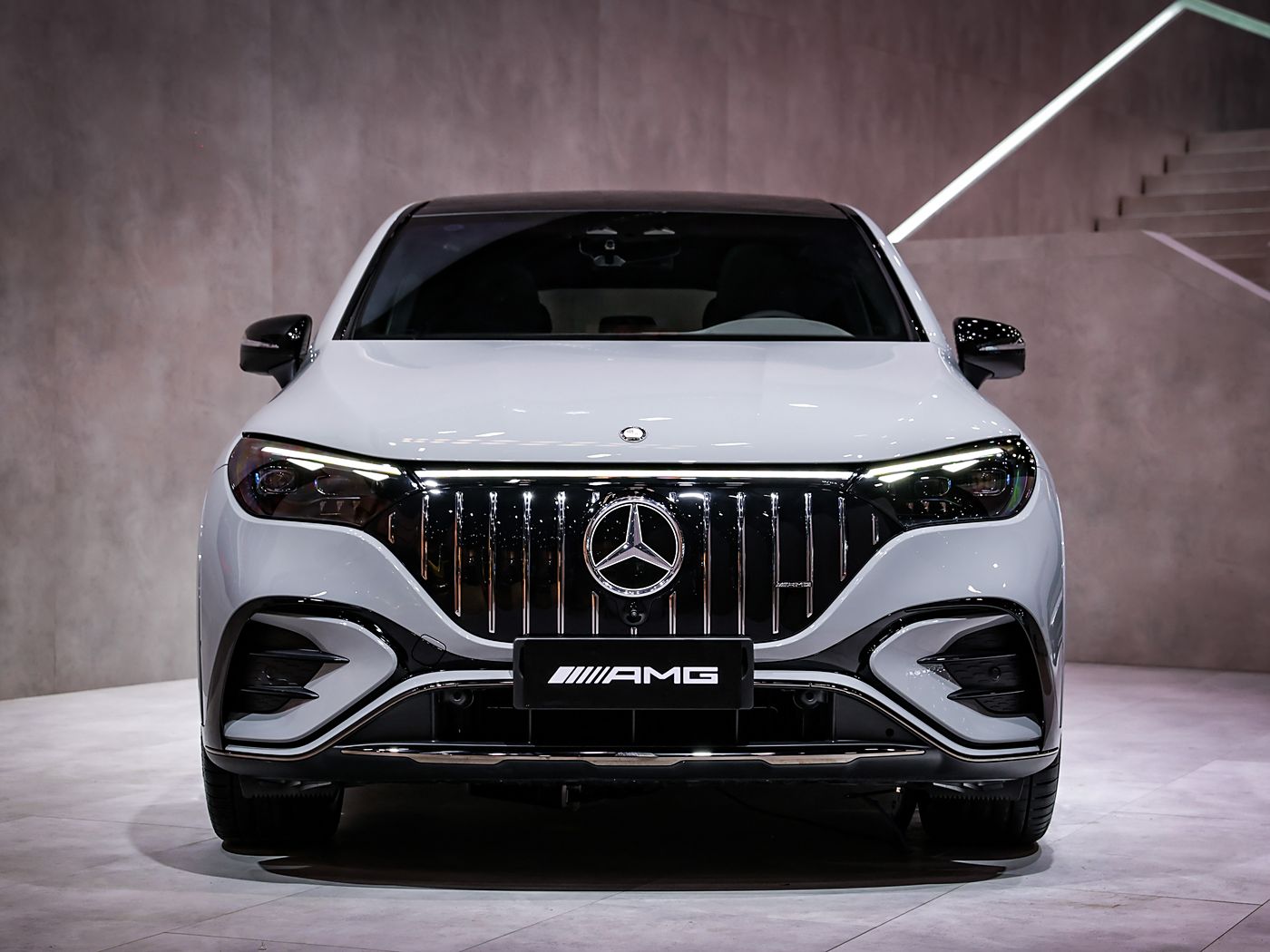 مرسيدس-AMG بنز EQE SUV AMG