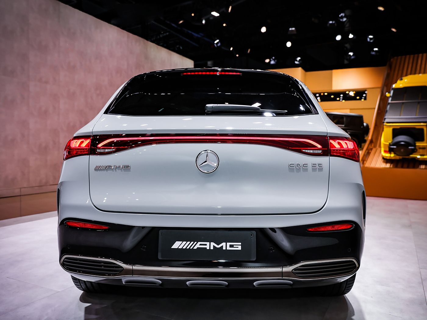 مرسيدس-AMG بنز EQE SUV AMG