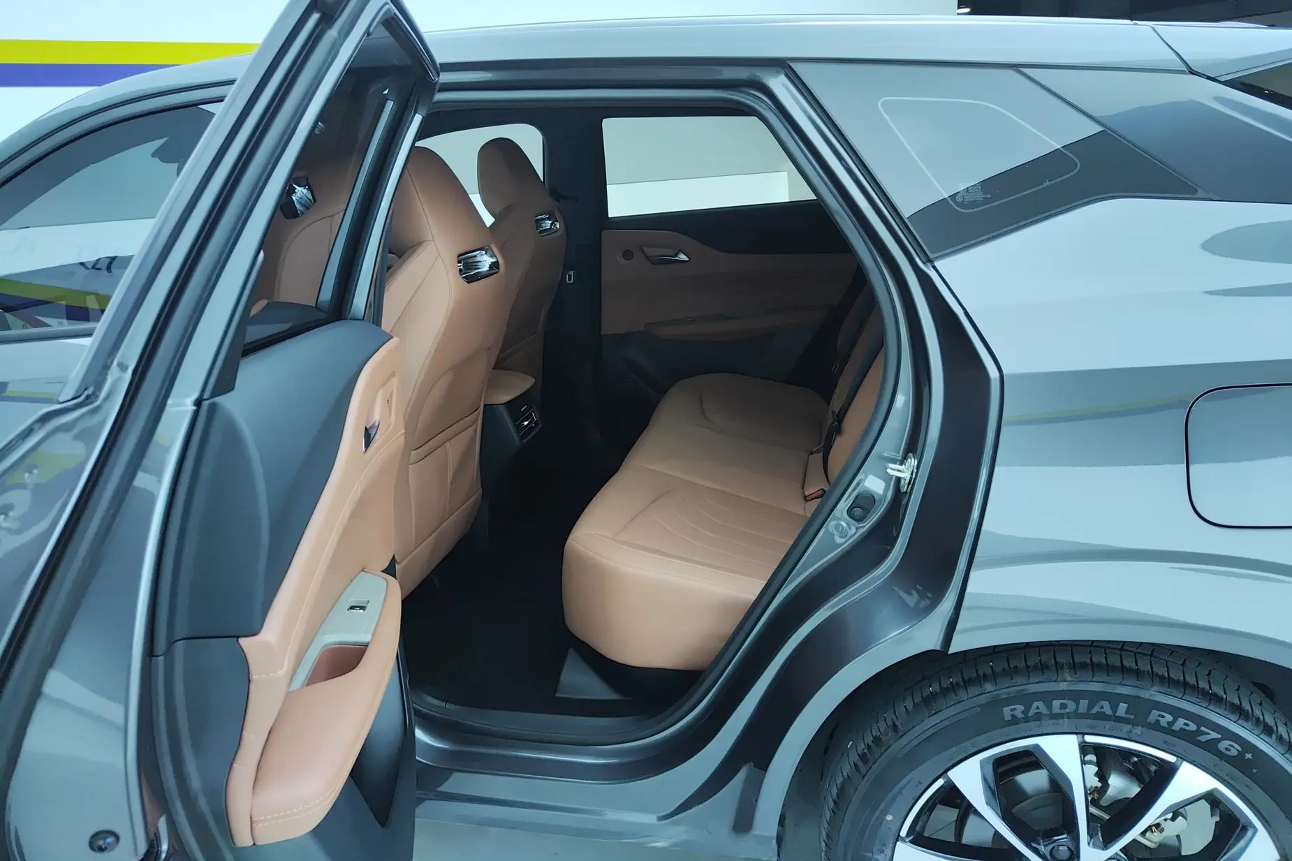 Certificated Pre-Owned Changan UNI-Z PHEV 2024 Blue Whale Intelligent Electric iDD 125KM Beyond Edition -u22100668