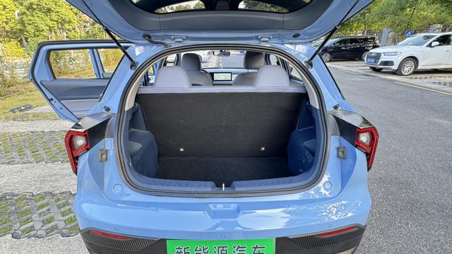 Certificated Pre-Owned Geely Geometry E Firefly 2023 401KM Linglong Tiger