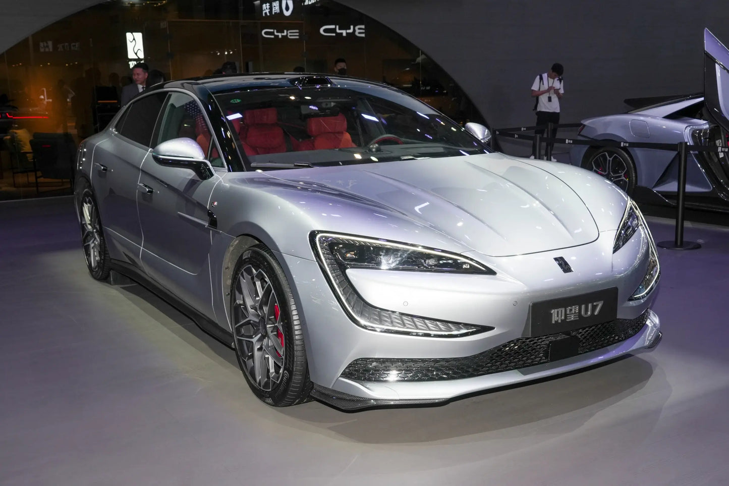 يانغوانغ ينظر إلى U7 -Hybrid PHEV
