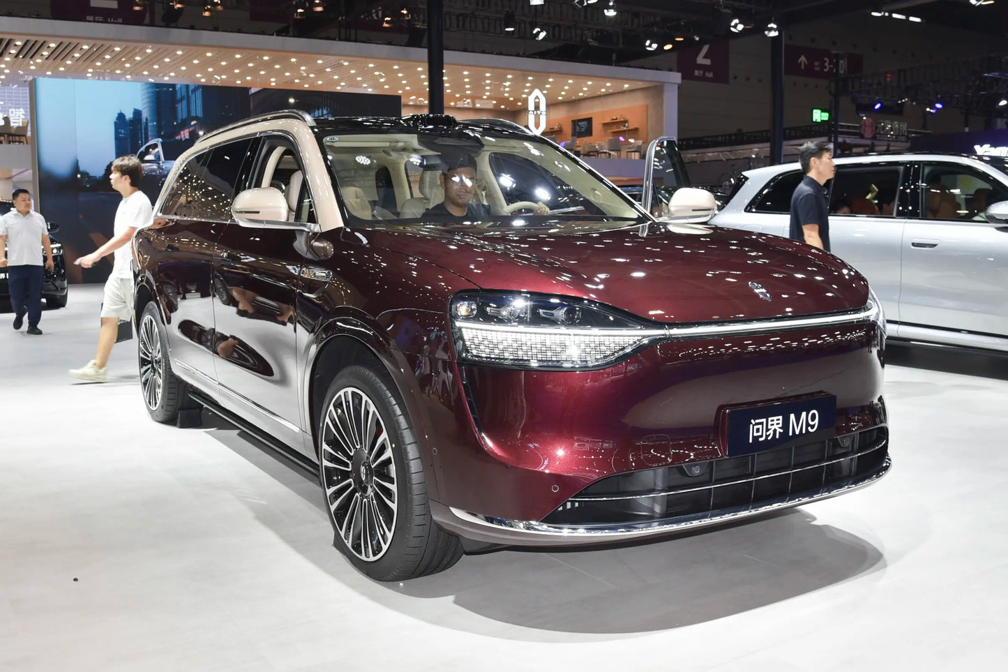 سيريس أوتو AITO M9