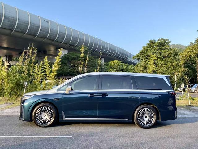 Certificated Pre-Owned VOYAH Dreamer PHEV 2025 4WD Flagship Qiankun Edition -u21667522