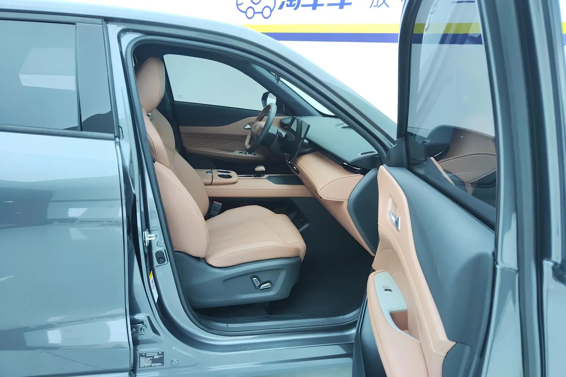 Certificated Pre-Owned Changan UNI-Z PHEV 2024 Blue Whale Intelligent Electric iDD 125KM Beyond Edition -u22100668