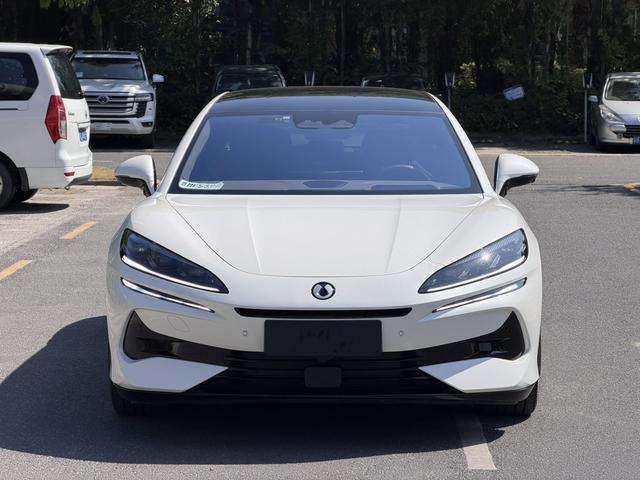 Certificated Pre-Owned Denza Z9 DM 2024 1100 4WD Ultra Edition -u22729564