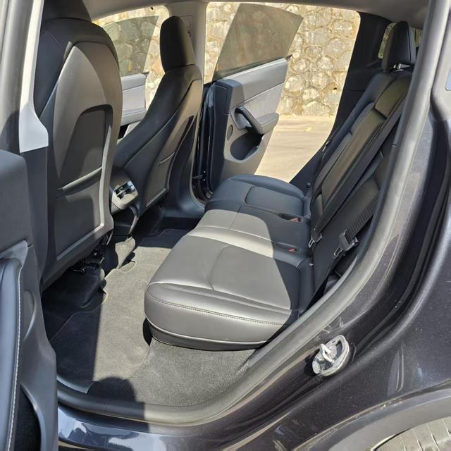 Pre-Owned Tesla Model Y 2024 Rear-Wheel Drive Version