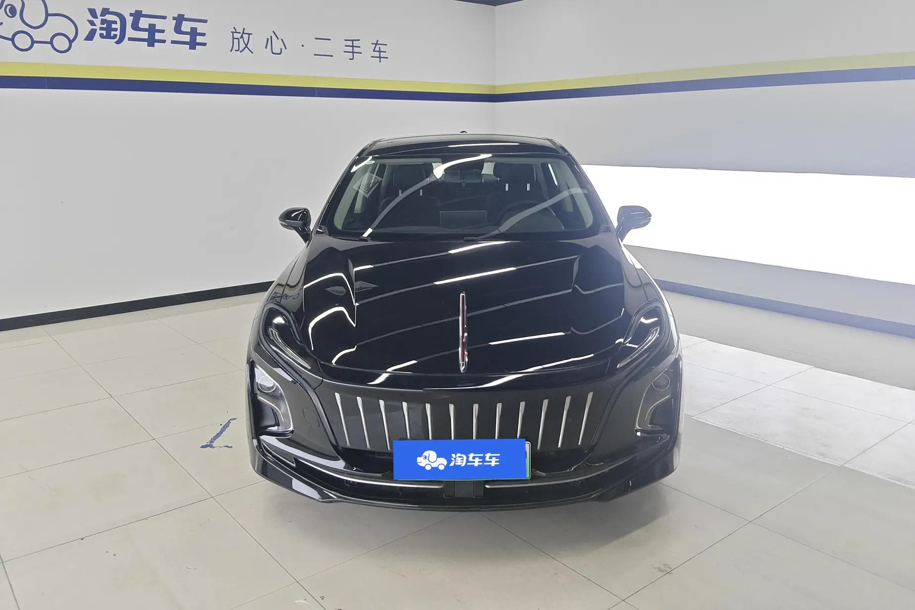 Certificated Pre-Owned Hongqi E-QM5 2022 Edition 431km Charging Enjoyment Version 5-Seater -u22560675
