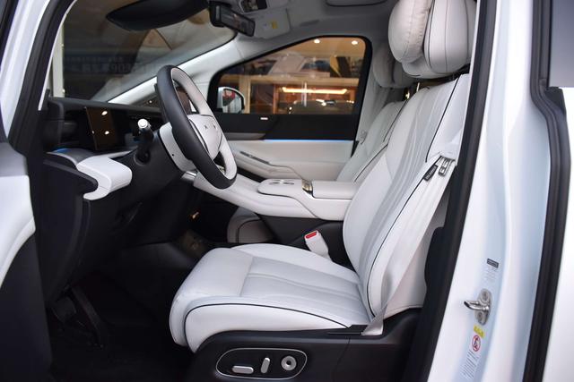 Certificated Pre-Owned XPENG X9 2024 702 Ultra Long Range Max-u21879015