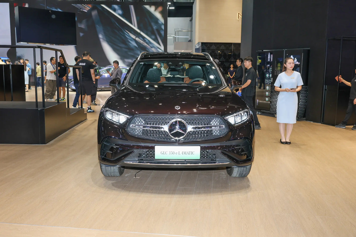 سيارة مرسيدس بنز GLC الهجينة PHEV من بكين