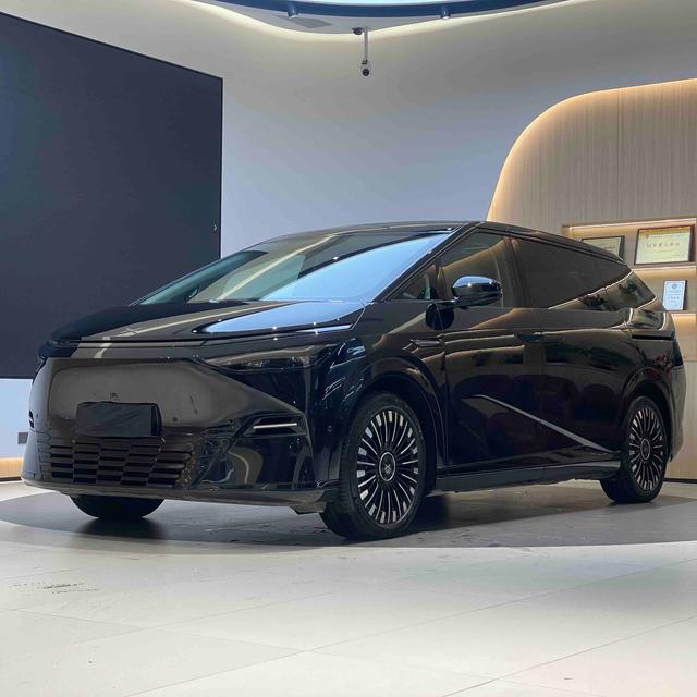 Certificated Pre-Owned XPENG X9 2025 Pure Electric 740 Ultra-Long Range Maxu22319447