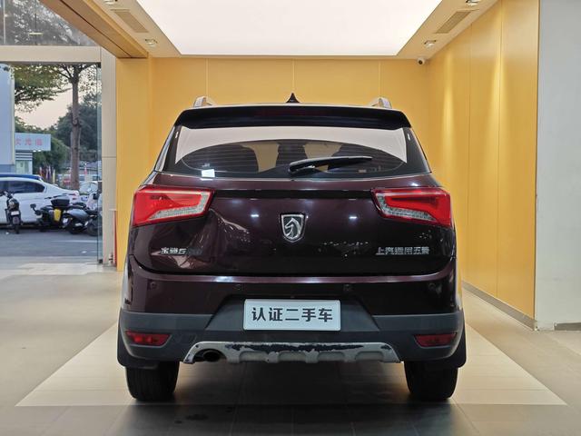 Certificated Pre-Owned SAIC-GM-Wuling Baojun 560 2015 1.8L Manual Luxury Edition - u22665661