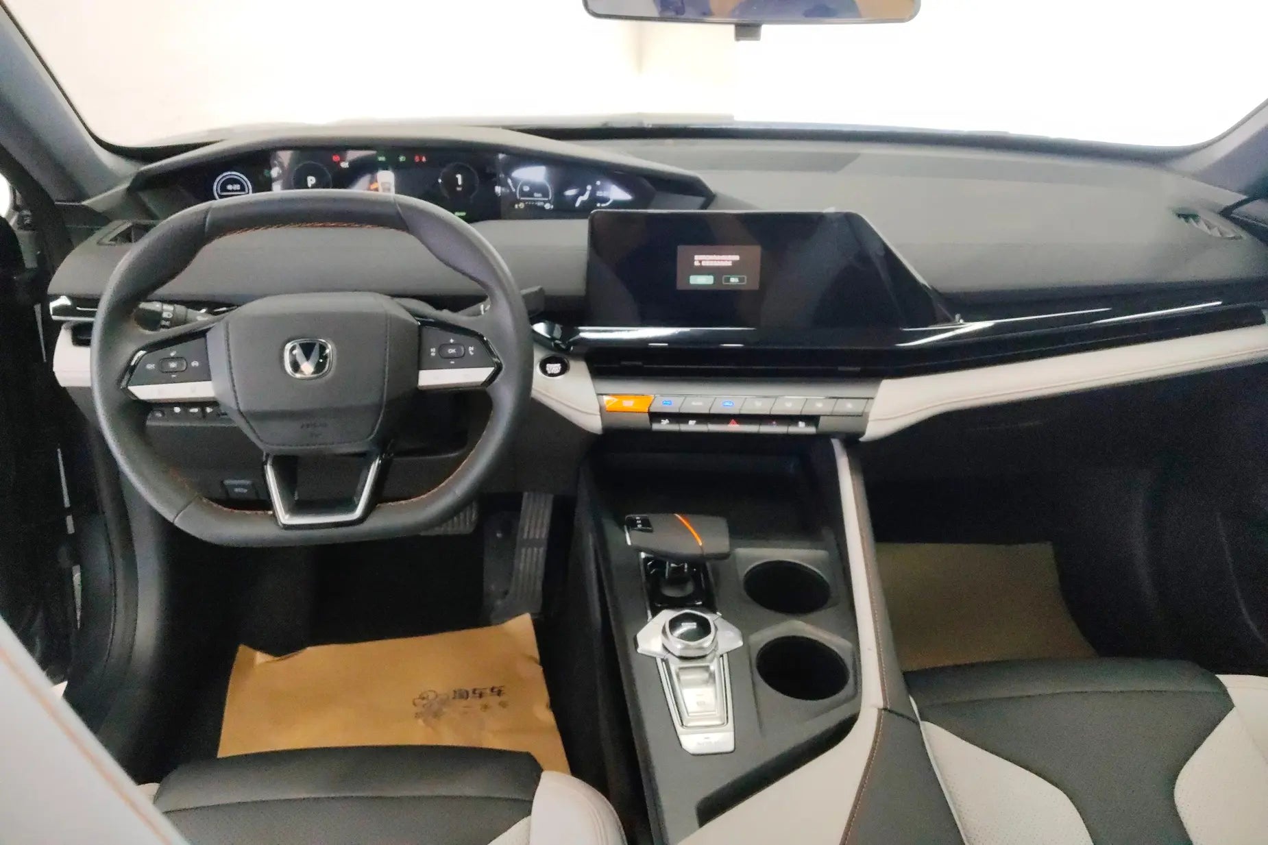 Certificated Pre-Owned Changan UNI-V Intelligent Electric iDD 2024 Edition Blue Whale Intelligent Electric iDD 136km Intelligent Prestige Version -u21039811