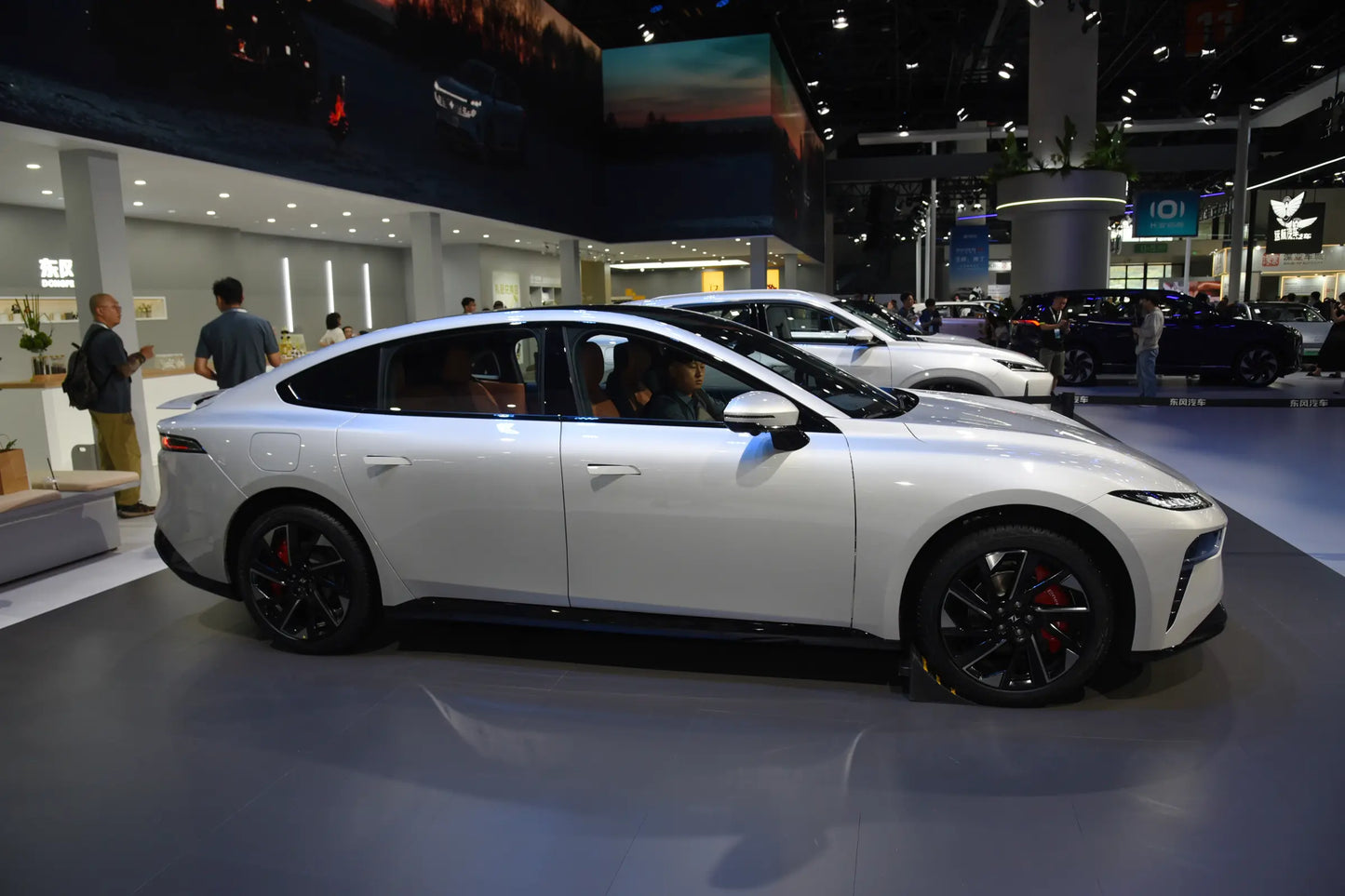 دونغفنغ eπ007-Hybrid REEV