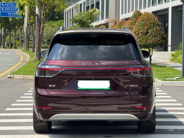 Certificated Pre-Owned Wenjie M9 2025 Extended-Range Ultra Six-Seater Edition -u22016059