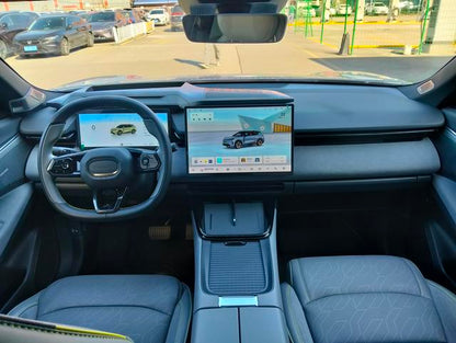 Certificated Pre-Owned Lynk & Co 08 EM-P 2025 220 Four-Wheel Drive Performance Halo -u22085685