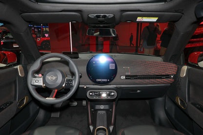 سيارة MINI JCW الكهربائية سبوت لايت