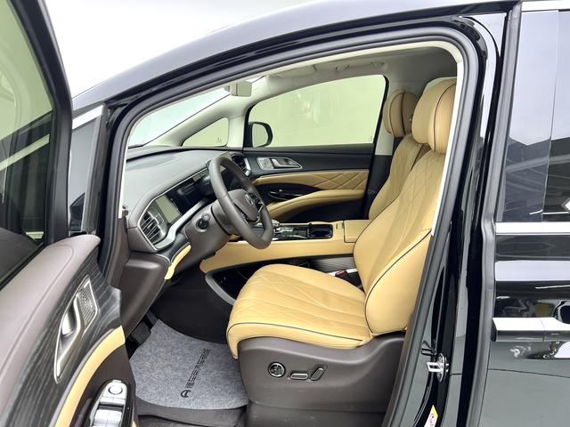 Certificated Pre-Owned Denza D9 DM 2024 980 4WD Honor Edition -u22670329