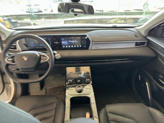 Certificated Pre-Owned Hozon Auto Nezha U 2022 ZHI 400 Ternary Lithium