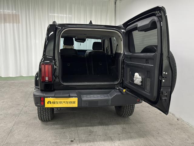 Certificated Pre-Owned GWM Tank 300 2023 Urban Edition 2.0T Wo Kan Version - u22730115