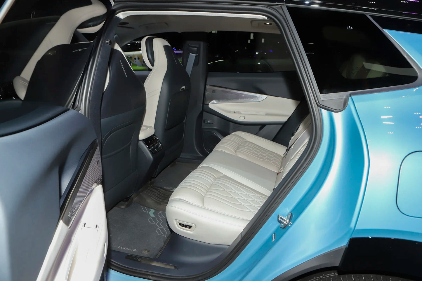 Lynk &amp; Co Lynk &amp; Co 08 EM-P -Hybrid PHEV