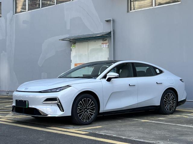 Certificated Pre-Owned Geely Galaxy Xingyao 8 PHEV 2025 Edition 130km EM-i Premium Version -u22374967