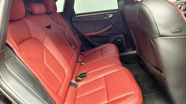 Certificated Pre-Owned Porsche Macan 2.0T 2023 Model - u22258773