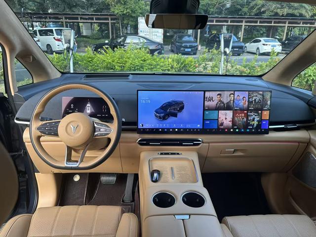 Certificated Pre-Owned VOYAH Dreamer PHEV 2025 4WD Flagship Kunpeng Edition -u21923316