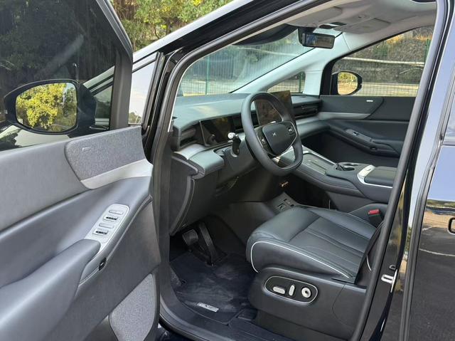 Certificated Pre-Owned XPENG X9 2024 702 Ultra Long Range Max-u22094358