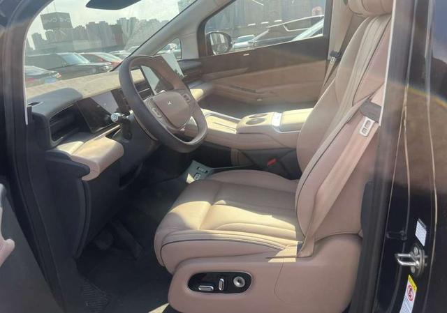 Pre-Owned XPeng X9 2025 Pure Electric 650 Long-Range Max