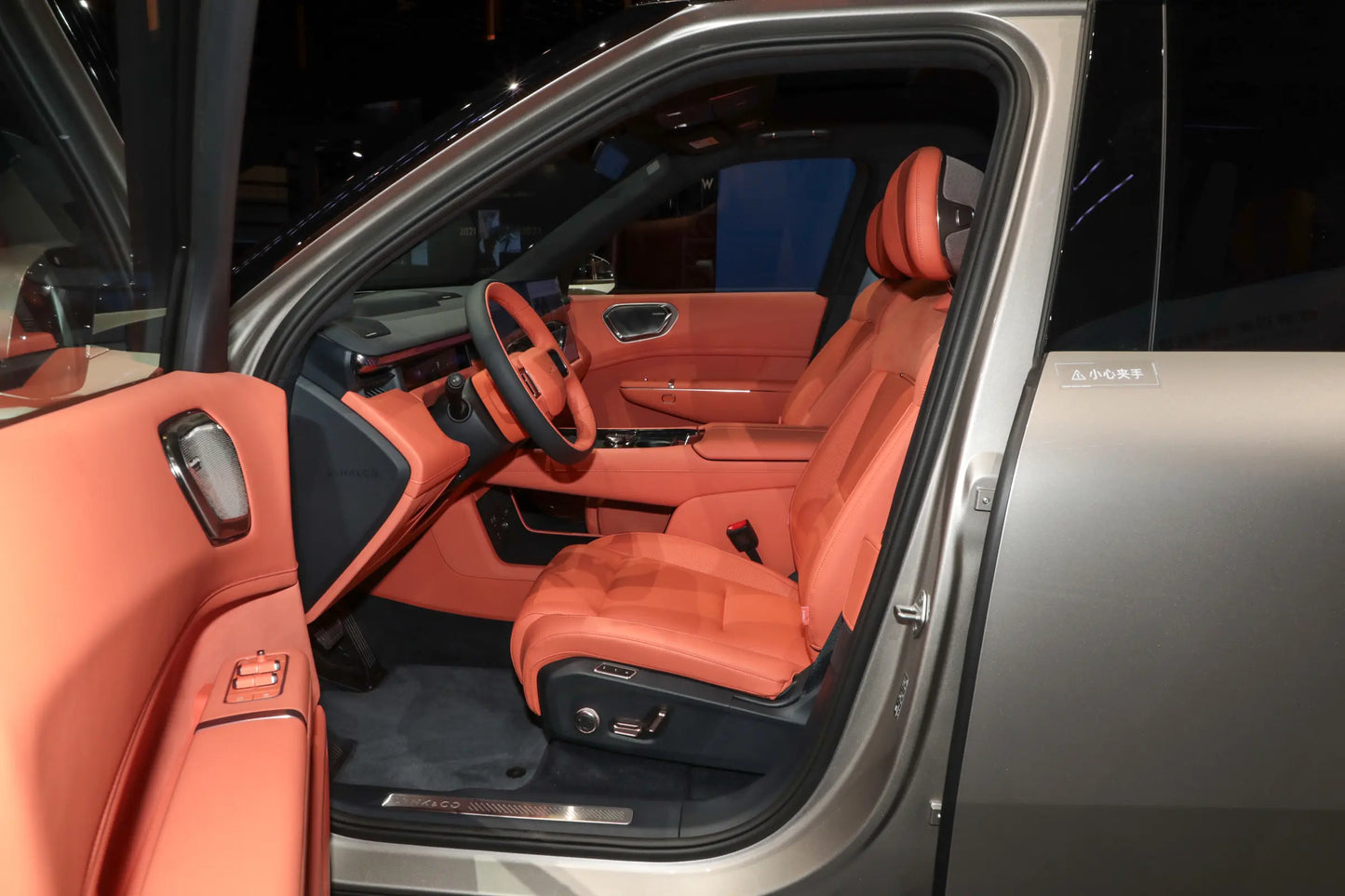 Lynk &amp; Co Lynk &amp; Co 900 - الهجين PHEV