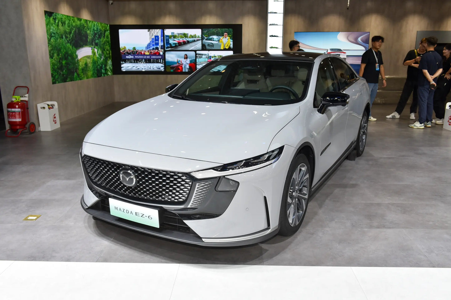 مازدا EZ-6-Hybrid REEV