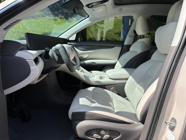 Pre-Owned IM LS6 2025 Long-Range Lizard Intelligent Enjoyment Version