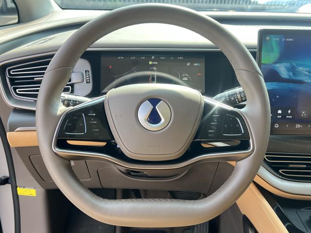 Certificated Used Denza D9 DM 2022 Edition 970 Four-wheel Drive Honor Version