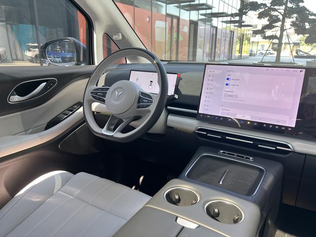 Certificated Used VOYAH Dreamer PHEV 2025 AWD Flagship Kunpeng Edition