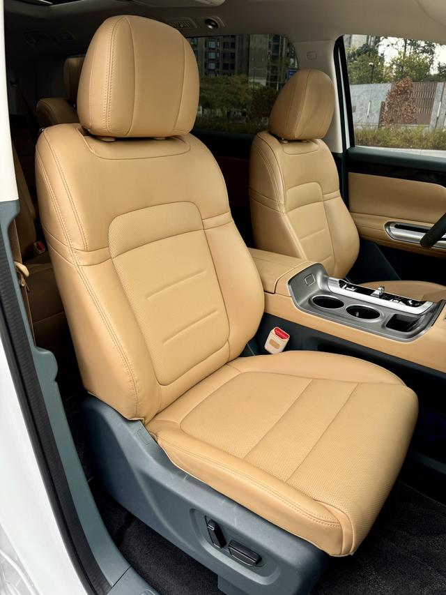 Certificated Used GAC Trumpchi E8 Phev 2024 2.0Atk 150Km Max Version