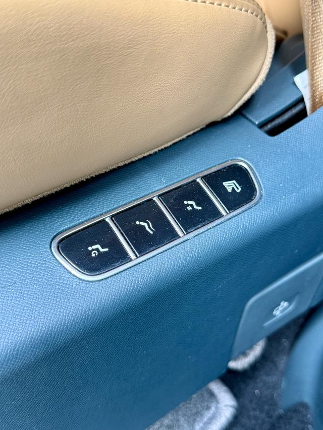 Certificated Used GAC Trumpchi E8 Phev 2024 2.0Atk 150Km Max Version