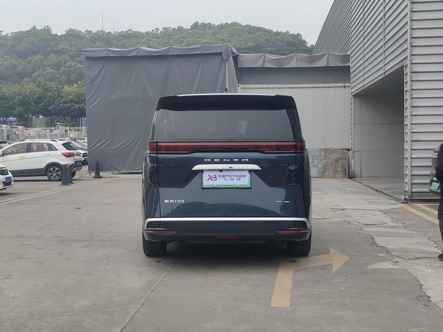 Certificated Used Denza D9 DM 2024 Edition 980 Four-Wheel Drive Honor Version