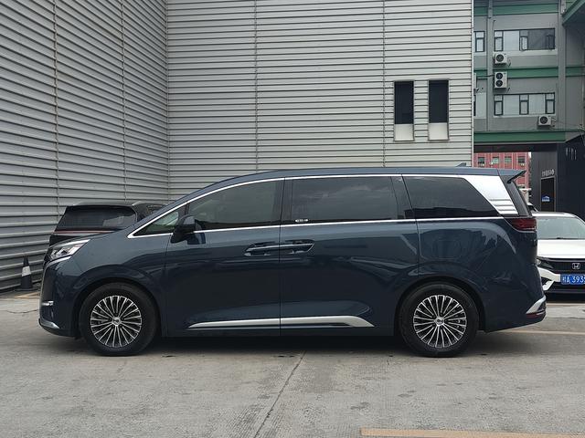 Certificated Used Denza D9 DM 2024 Edition 980 Four-Wheel Drive Honor Version