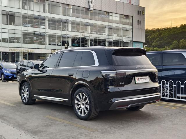 Certificated Pre-Owned Wenjie M8 2025 Extended Range Max Six-Seater Version -u21874263