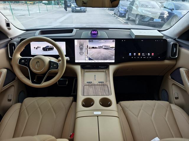 Certificated Pre-Owned Wenjie M8 2025 Extended Range Max Six-Seater Version -u21874263