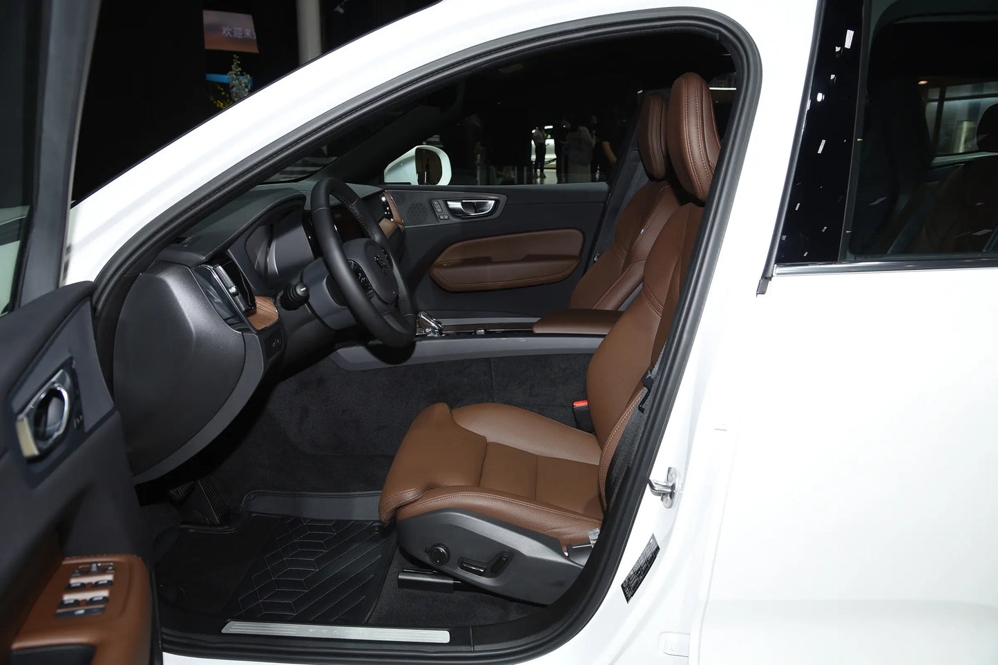 فولفو XC60 - هجينة PHEV