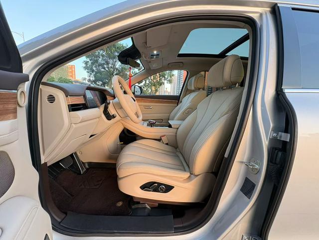 Certificated Pre-Owned Wenjie M7 2024 Max Five-seater Four-wheel Drive Intelligent Driving Version -u21674208